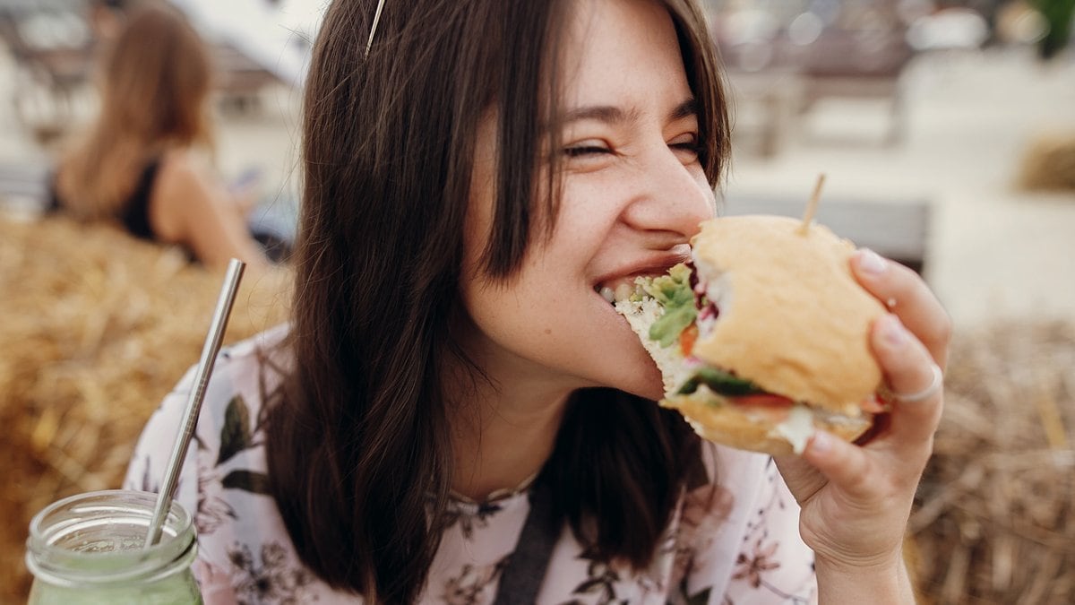 Einseitige Ernährung? Für klassische Burgerpatties aus Fleisch gibt es gute Alternativen.. © Bogdan Sonjachnyj/Shutterstock.vom