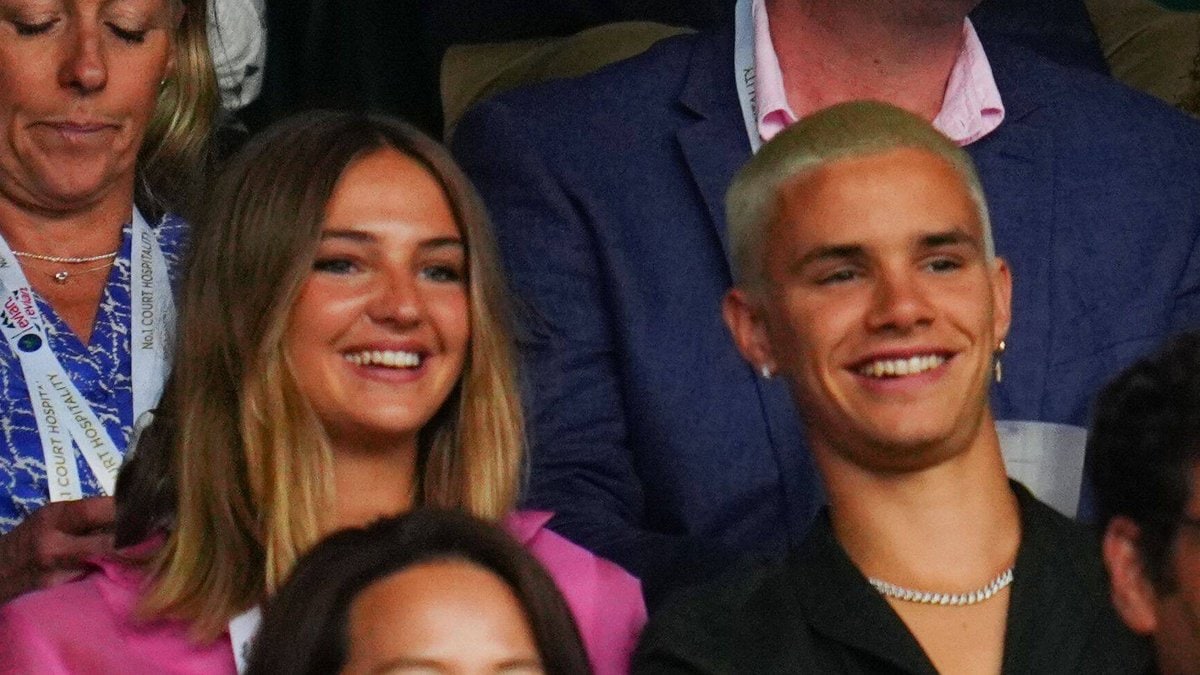 Romeo Beckham und Freundin Mia in Wimbledon. © imago images/Javier Garcia/BPI/Shutterstock