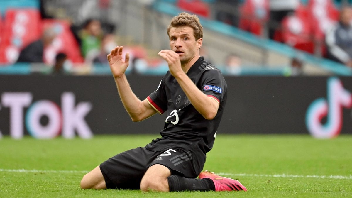 Thomas Müller nach der vertanen Chance im EM-Achtelfinalspiel.. © imago images/Sven Simon