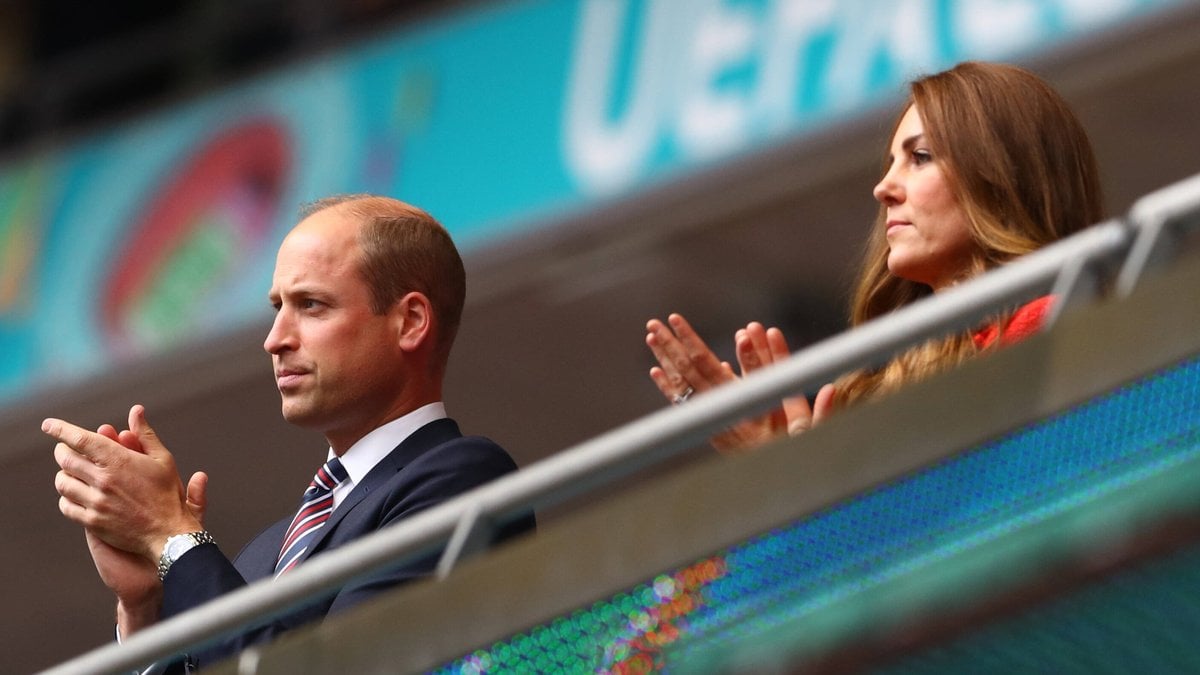 Prinz William und Herzogin Kate auf der Tribüne im Wembley-Stadion.. © imago images/Shutterstock