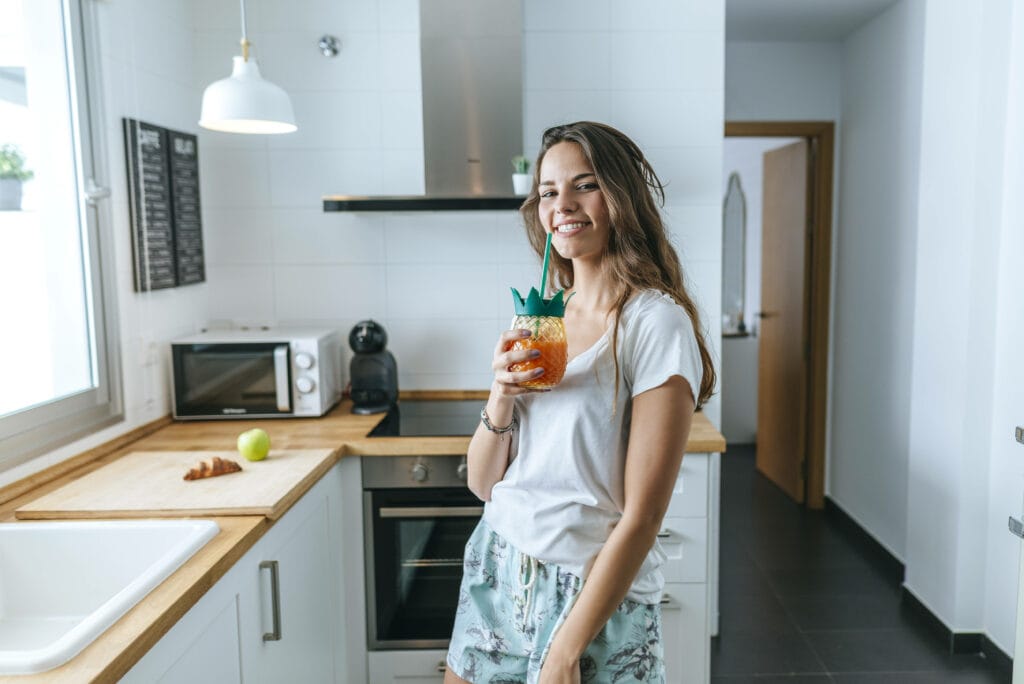 Frau mit Pyjama