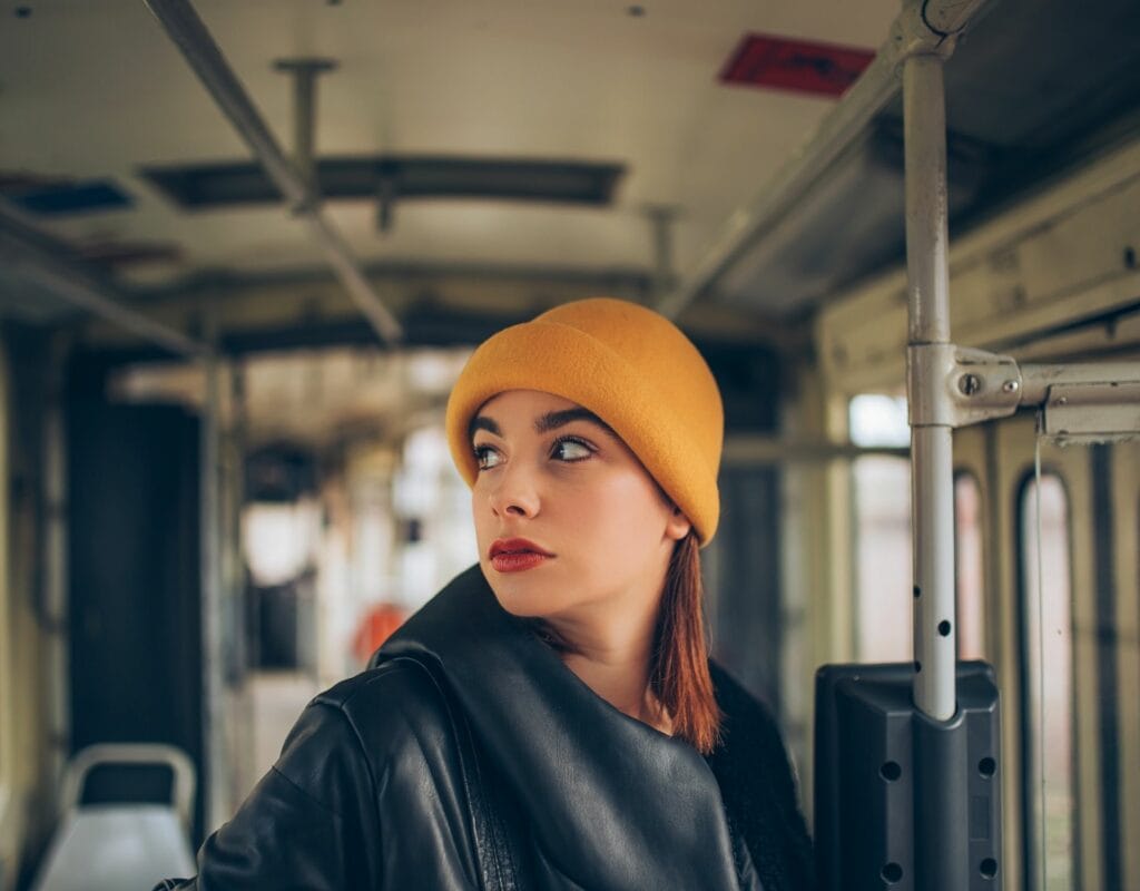 Frau im Bus