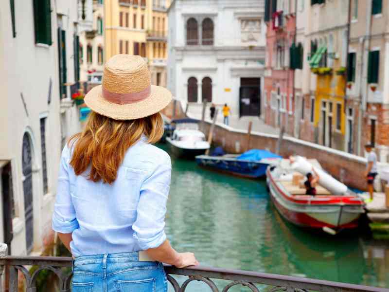 Frau in Venedig