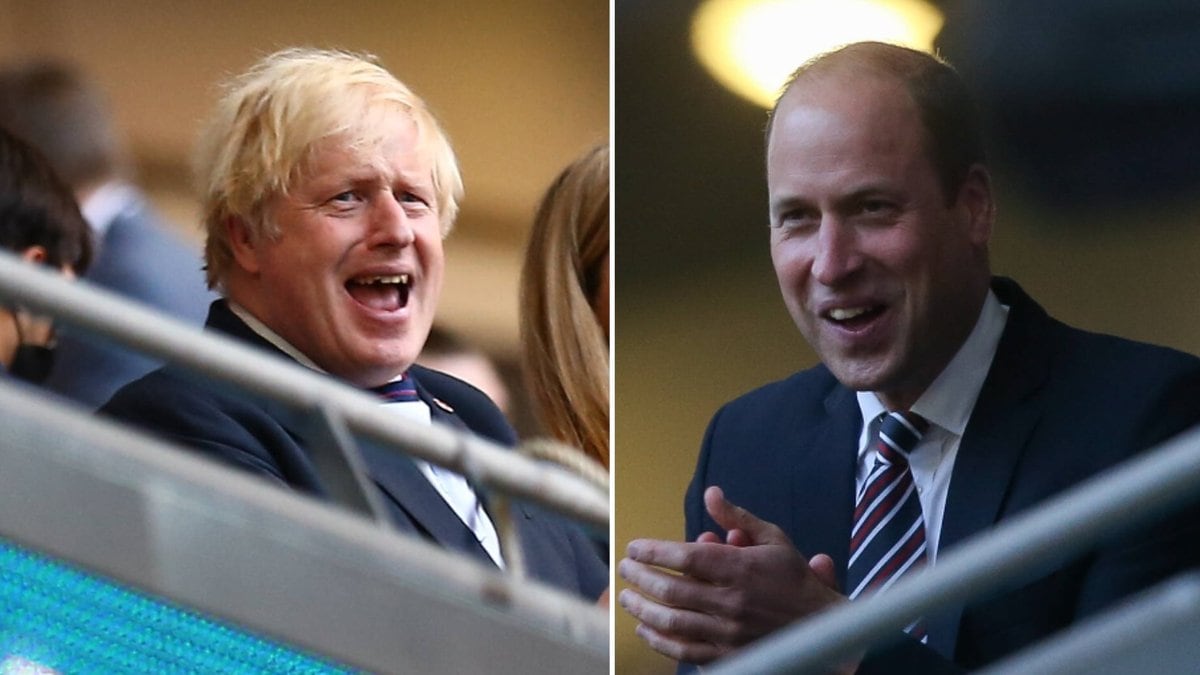 Boris Johnson (li.) und Prinz William feuern England im EM-Halbfinale an.. © imago images/GEPA pictures / imago images/Focus Images