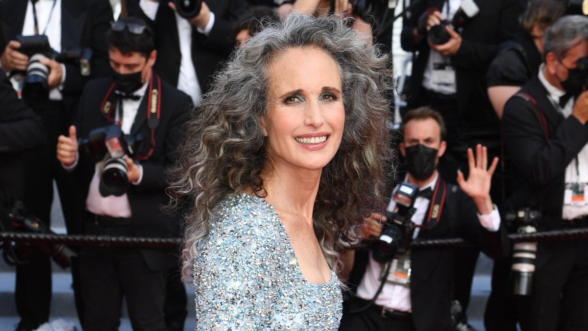 Hollywood-Star Andie MacDowell auf dem roten Teppich beim Filmfestival in Cannes.. © imago/PA Images