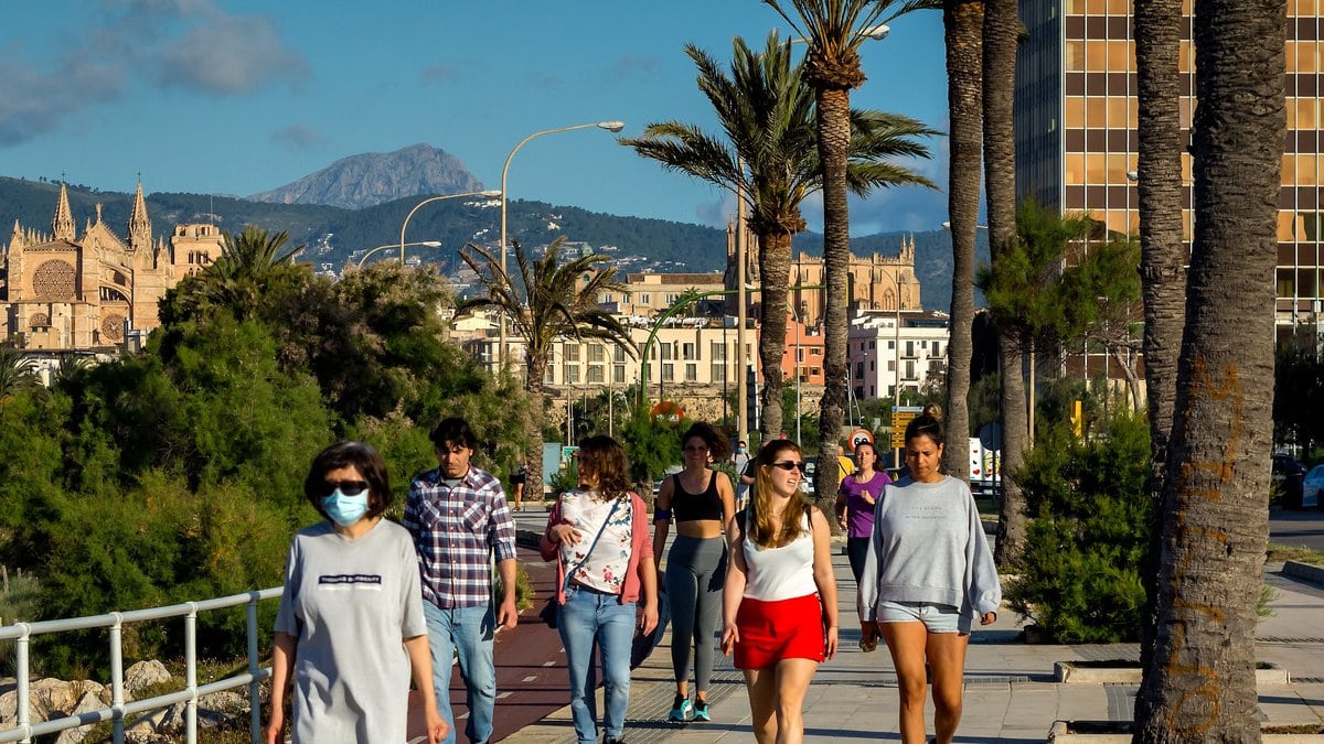 Die Infektionszahlen in Spanien steigen rasant an.. © Jose Montoro/Shutterstock.com