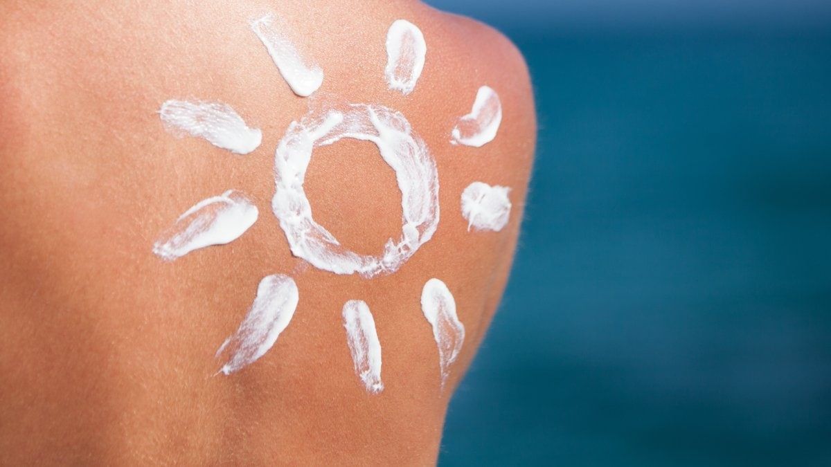 Sonnenallergie - was es mit den unangenehmen Hautreaktionen auf sich hat und was man dagegen tun kann.. © Cara-Foto/Shutterstock.com