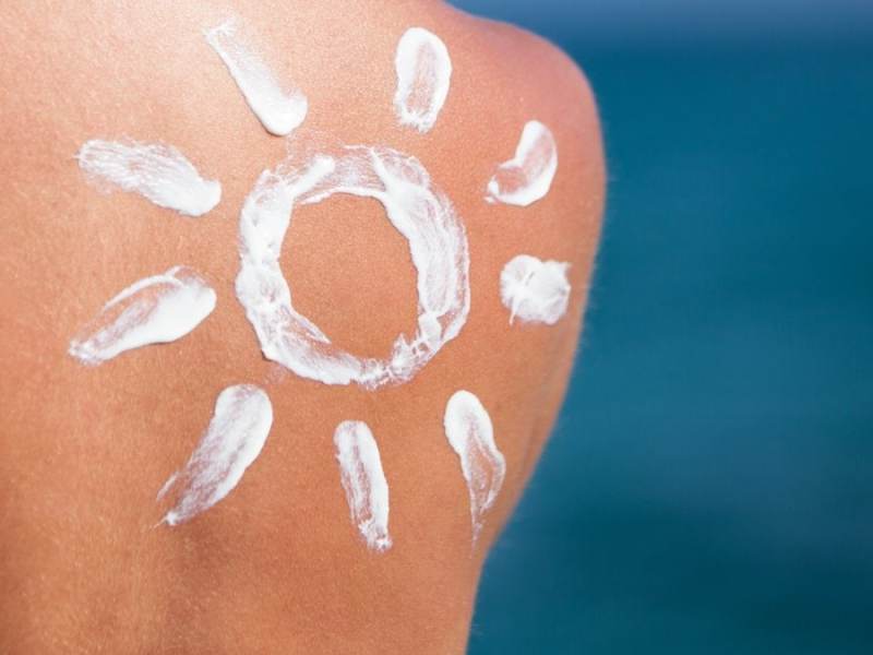 Sonnenallergie - was es mit den unangenehmen Hautreaktionen auf sich hat und was man dagegen tun kann.. © Cara-Foto/Shutterstock.com
