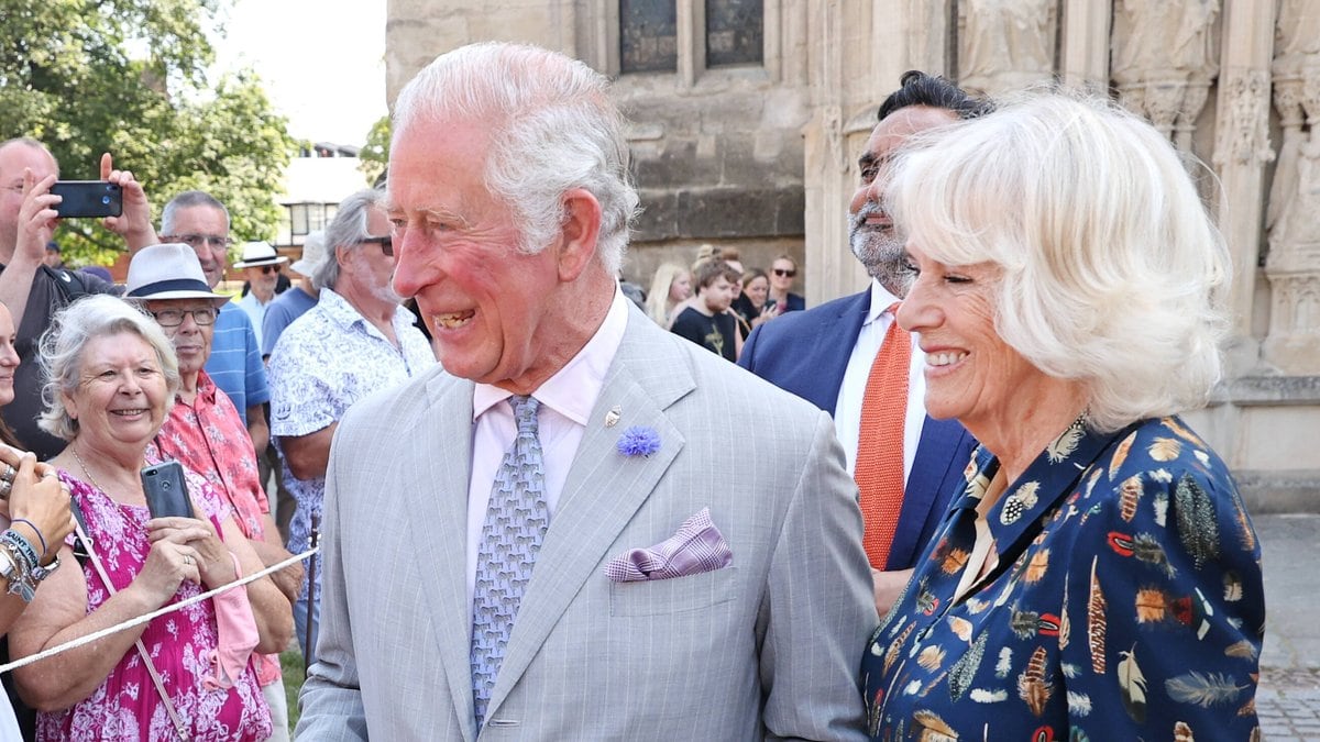 Prinz Charles und Herzogin Camilla im Gespräch mit den Bürgern. © imago images/i Images