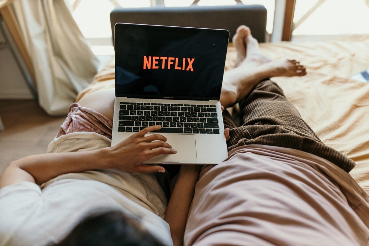 Paar schaut Netflix