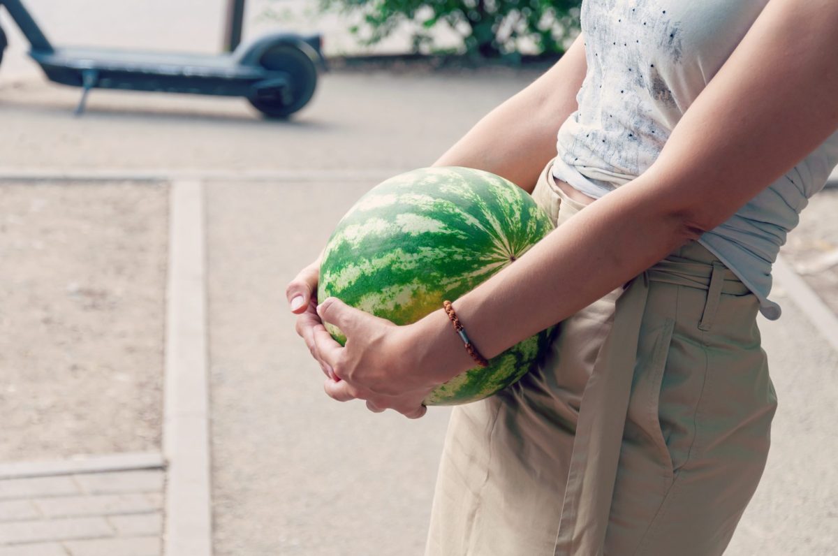 Frau Wassermelone tragen