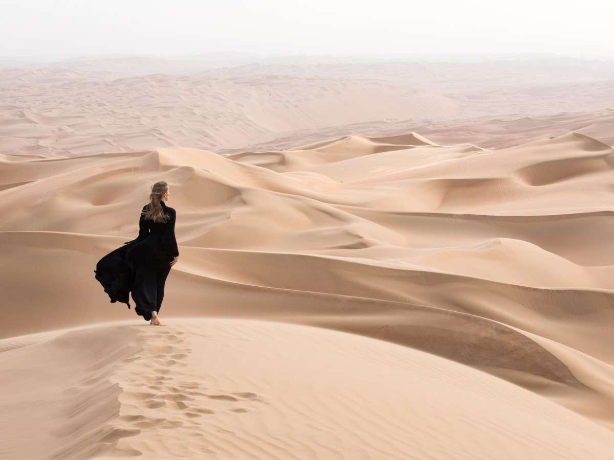 Frau Dubai Wüste