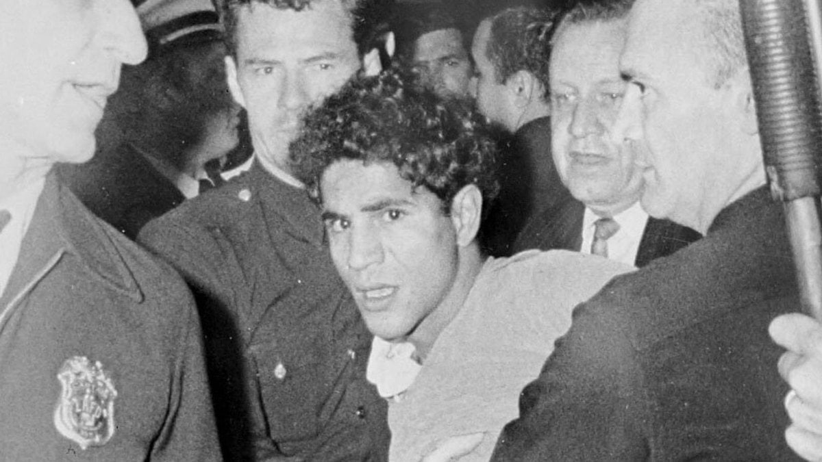Sirhan Sirhan (Mitte) unmittelbar nach seinem Attentat auf Robert F. Kennedy.. © imago/United Archives International