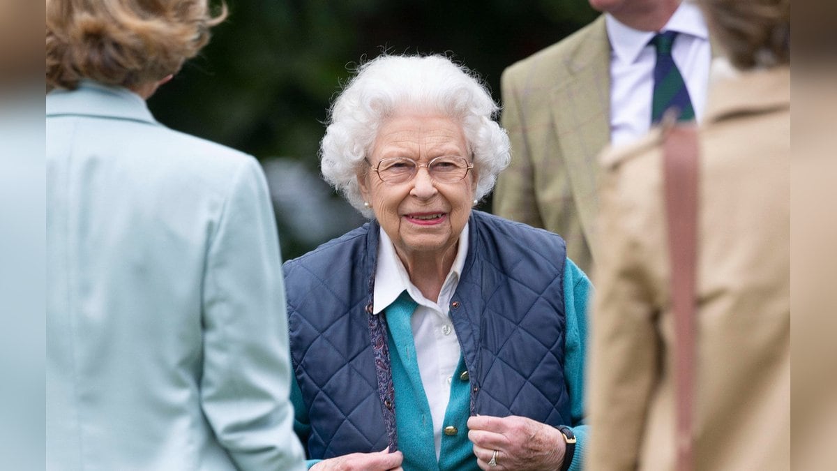 Immer für einen königlichen Spaß zu haben: Queen Elizabeth II.. © imago images/i Images