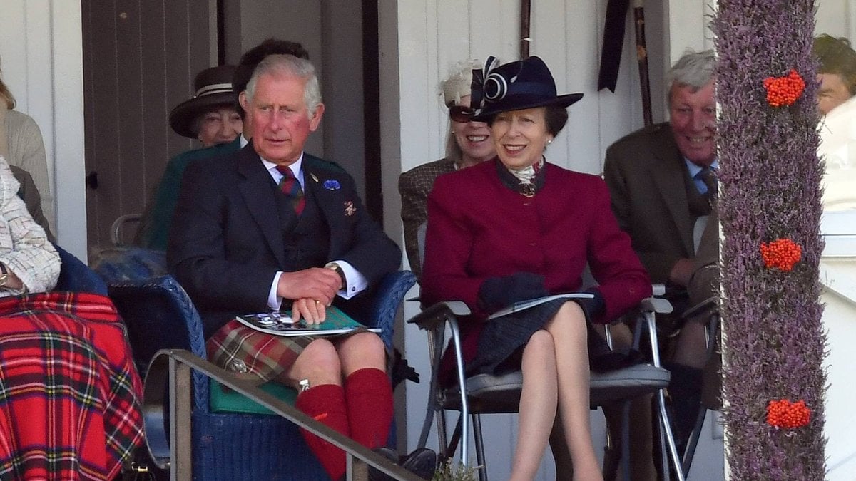 Prinz Charles und Prinzessin Anne bei einem gemeinsamen Auftritt.. © imago/PA Images