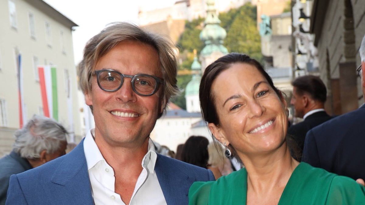 Marcus Sieberer und Birgit Lauda bei den Salzburger Festspielen. © imago images/SKATA