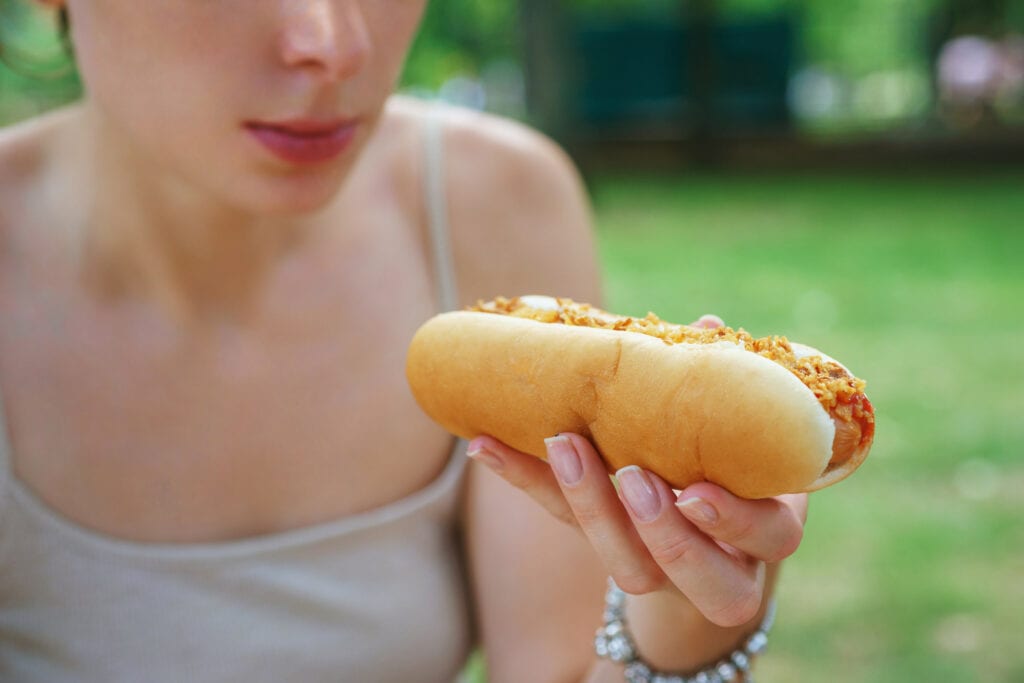 Frau Hand Hotdog