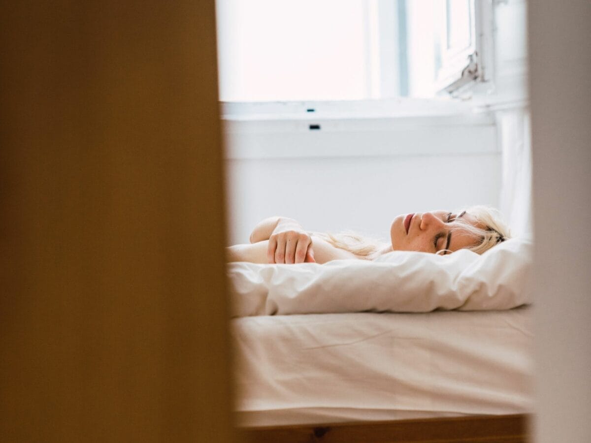 Schlafen mit offenem Fenster