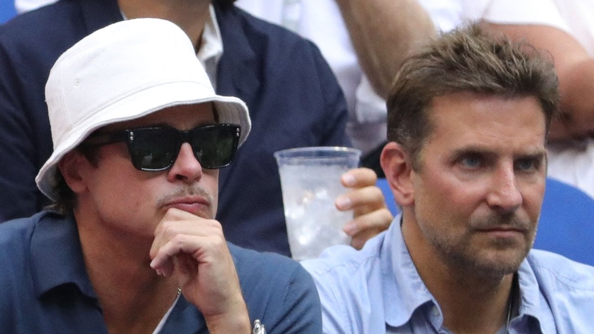 Die Freunde Bradley Cooper (l.) und Brad Pitt beim US-Open-Finale in New York City.. © KENA BETANCUR/AFP via Getty Images