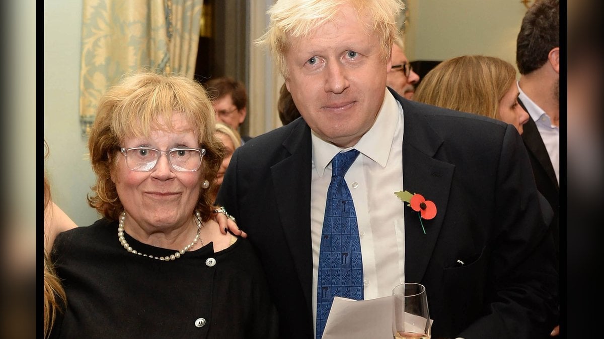 Boris Johnson 2014 mit seiner Mutter.. © imago images/Parsons Media