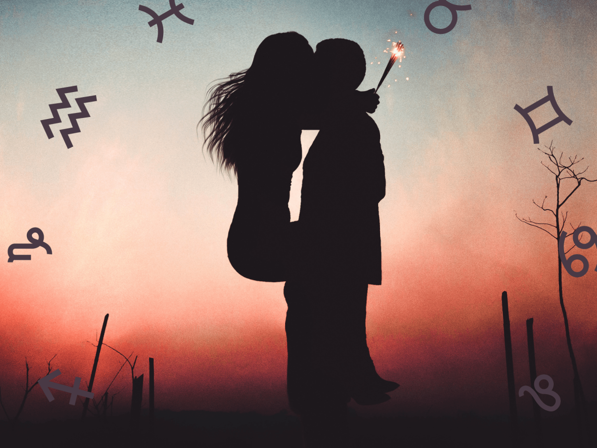 Ein Paar küsst sich vor einem Nachthimmel mit astrologischen Tierkreiszeichen.