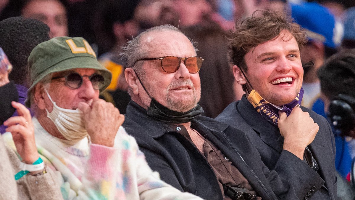 Jack Nicholson (Mitte) bei einem Spiel der Los Angeles Lakers.. © 2021 Los Angeles Times