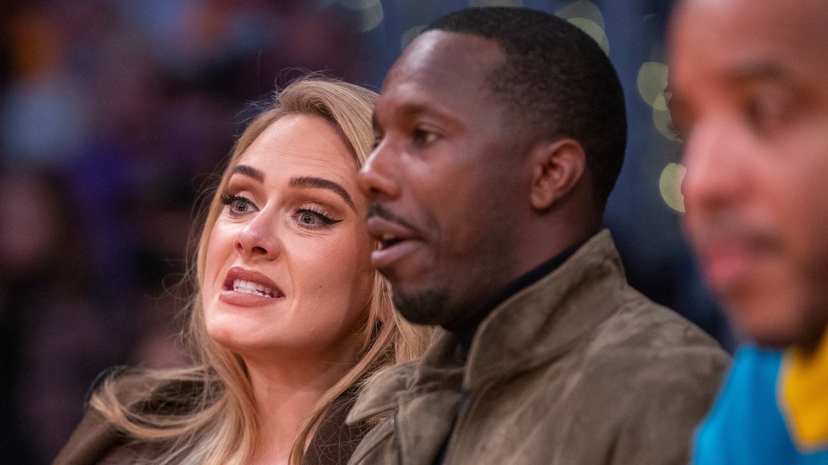 Gebannt fieberten Adele und ihr Freund Rich Paul bei einem NBA-Spiel der Los Angeles Lakers mit.. © 2021 Los Angeles Times