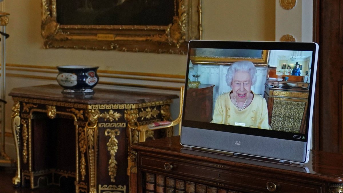 Queen Elizabeth II. in einem Videocall aus Schloss Windsor.. © imago/i Images