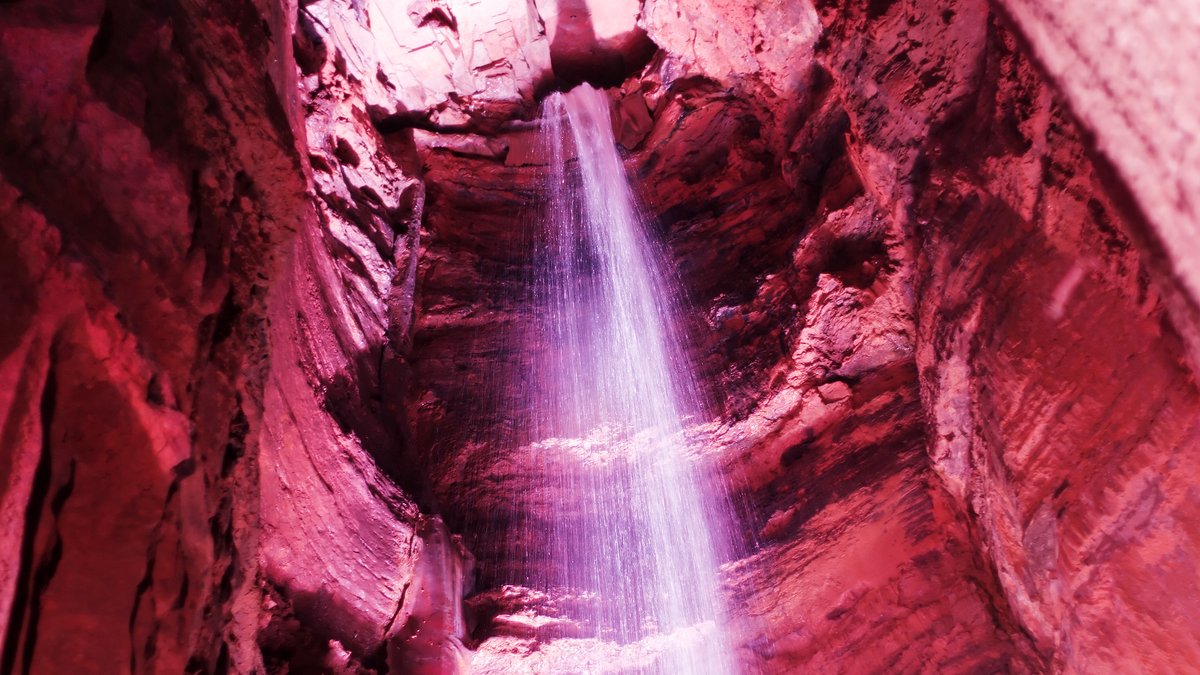 Die Ruby Falls liegen unter der Erde.. © Bok David/Shutterstock.com