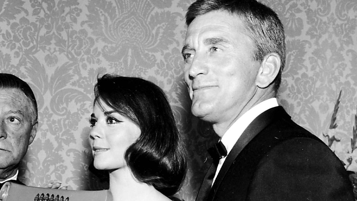 Natalie Wood und Kirk Douglas bei einer gemeinsamen Veranstaltung im Jahr 1966.. © imago/ZUMA Wire