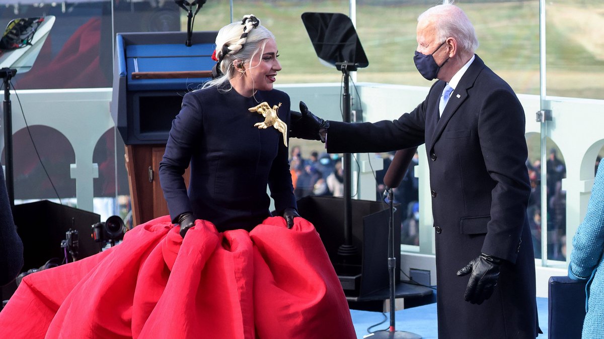 Lady Gaga performte in einem kugelsicheren Kleid bei der Amtseinführung von US-Präsident Joe Biden.. © imago/Lagencia
