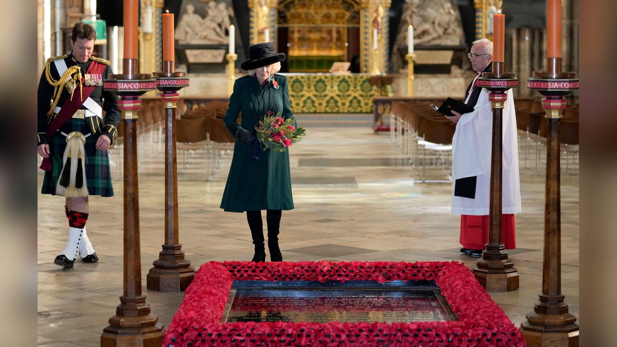 Herzogin Camilla am Grabmal des unbekannten Soldaten.. © imago/i Images