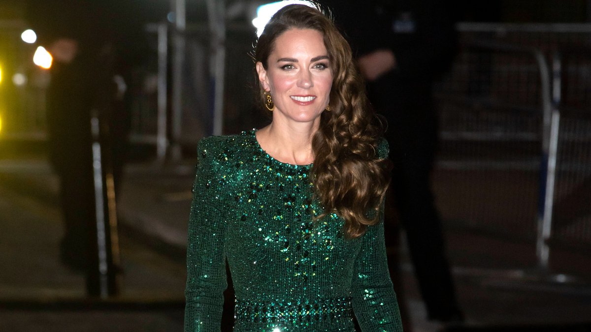 Herzogin Kate zeigt sich im eleganten grünen Kleid.. © imago/PA Images