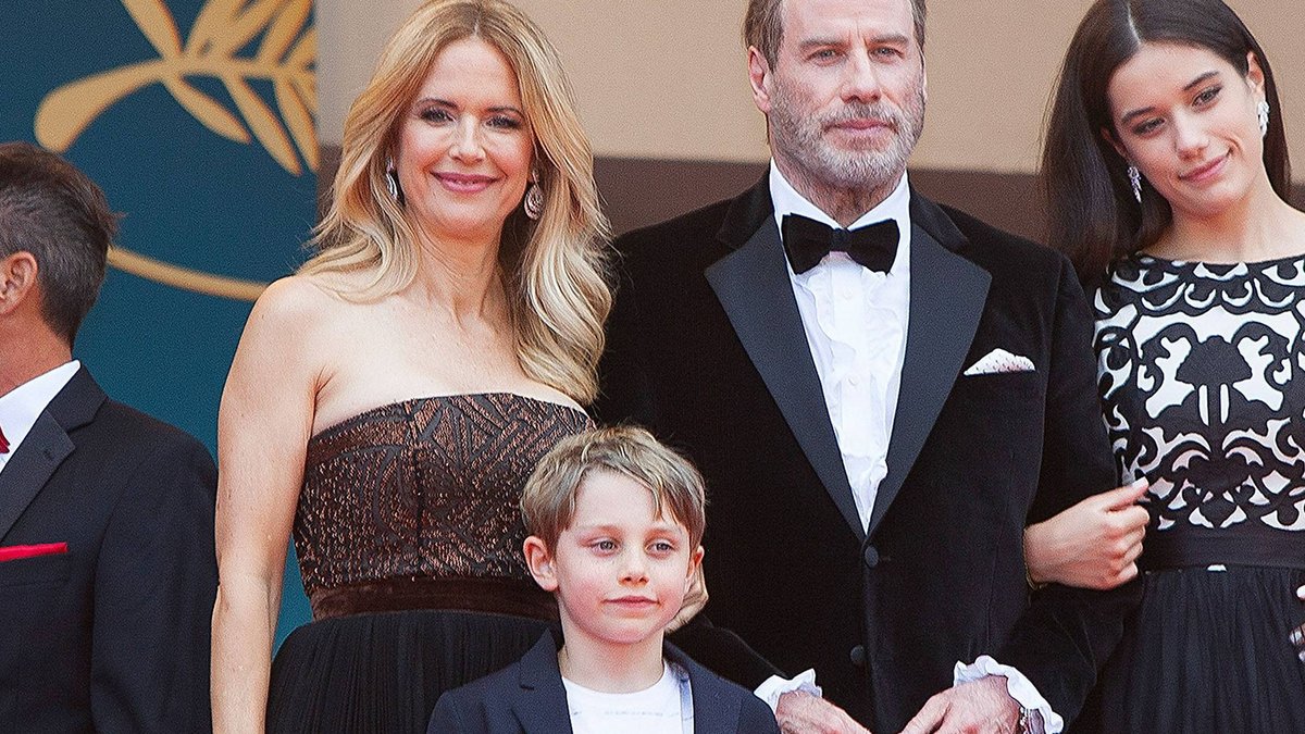 Kelly Preston und John Travolta mit ihrem Sohn Benjamin bei den Filmfestspielen von Cannes im Jahr 2018.. © imago/APress