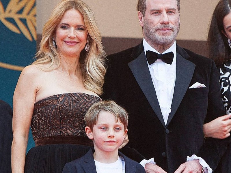 Kelly Preston und John Travolta mit ihrem Sohn Benjamin bei den Filmfestspielen von Cannes im Jahr 2018.. © imago/APress