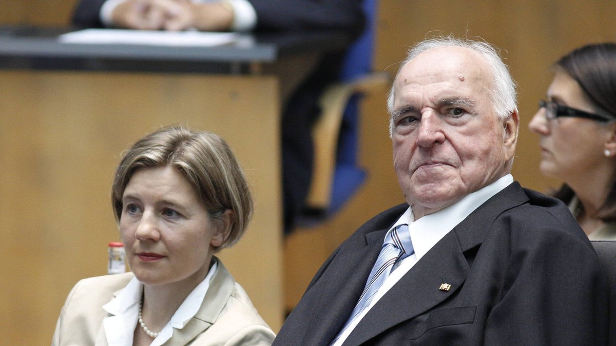 Maike Kohl-Richter und Helmut Kohl im Jahr 2012.. © imago images/photothek