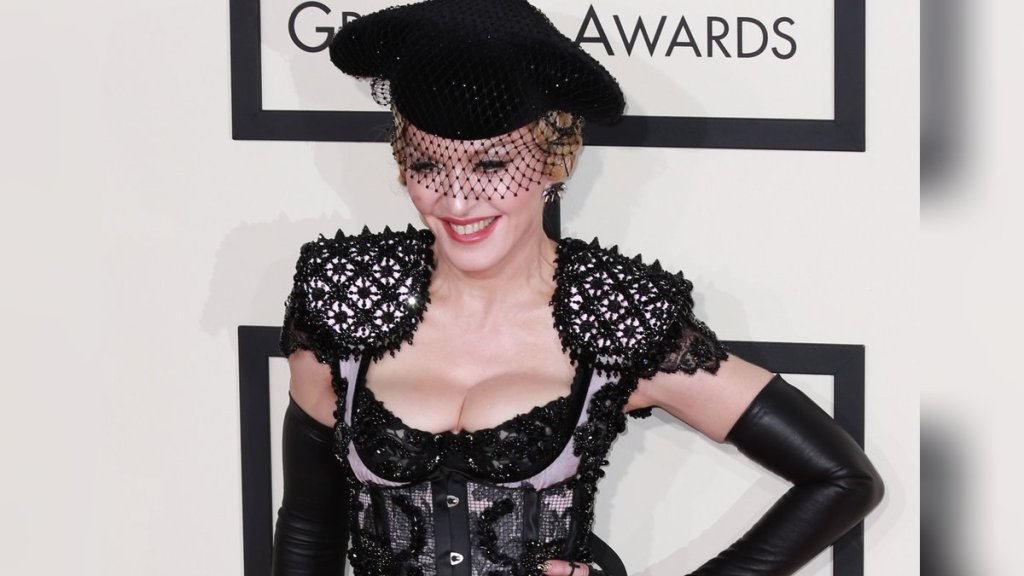 Madonna macht auch mit über 60 noch mit anzüglichen Fotos von sich reden. © Kathy Hutchins/Shutterstock