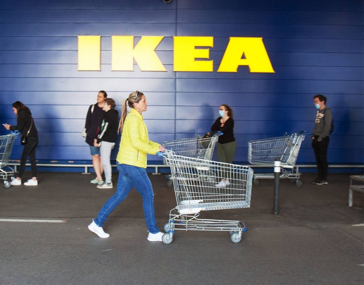IKEA einkaufswagen Frau