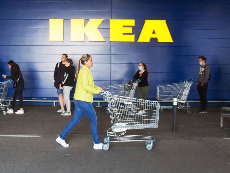 IKEA einkaufswagen Frau