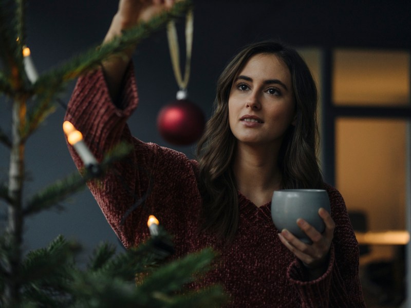 Kaffee Weihnachten Baum schmücken