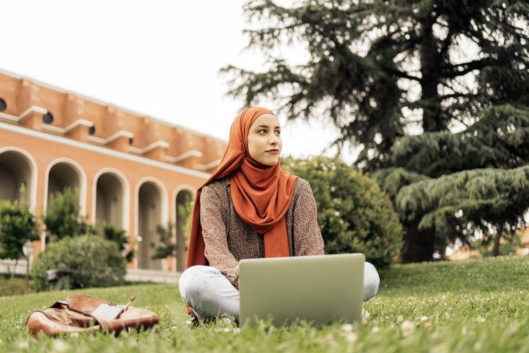 Werkstudent Arbeitszeit So viele Stunden darfst du arbeiten wmn