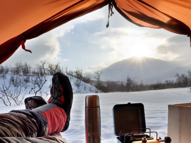Camping ist auch im Winter möglich - erfordert allerdings eine besondere Ausrüstung.. © Jens Ottoson/Shutterstock.com