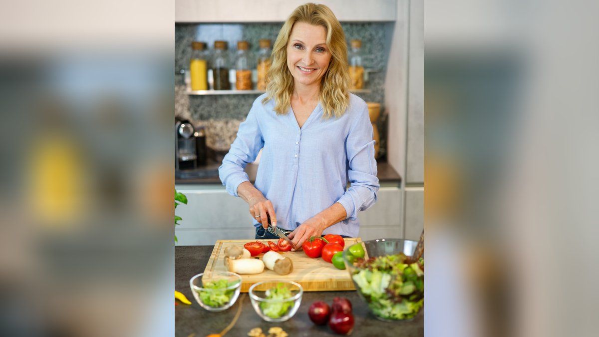 Dr. Alexa Iwan ist Ernährungswissenschaftlerin und TV-Moderatorin.. © Franziska Krug/Isa Foltin