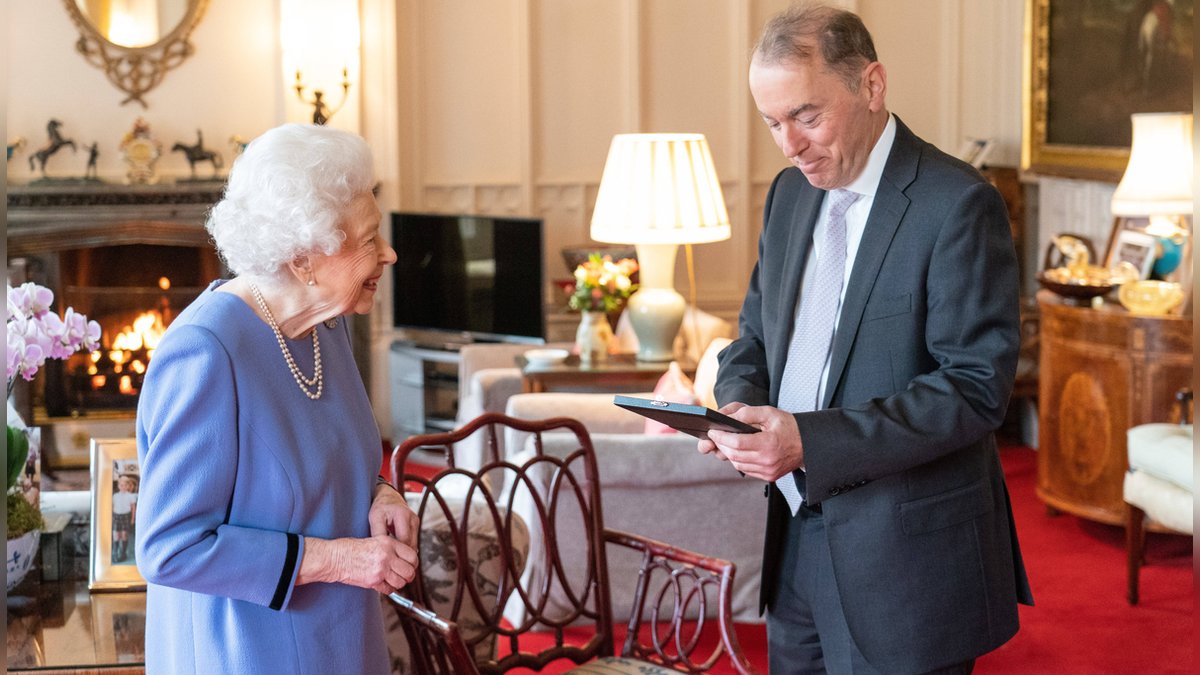 Queen Elizabeth II. und Thomas Trotter im Oak Room.. © imago/ZUMA Press