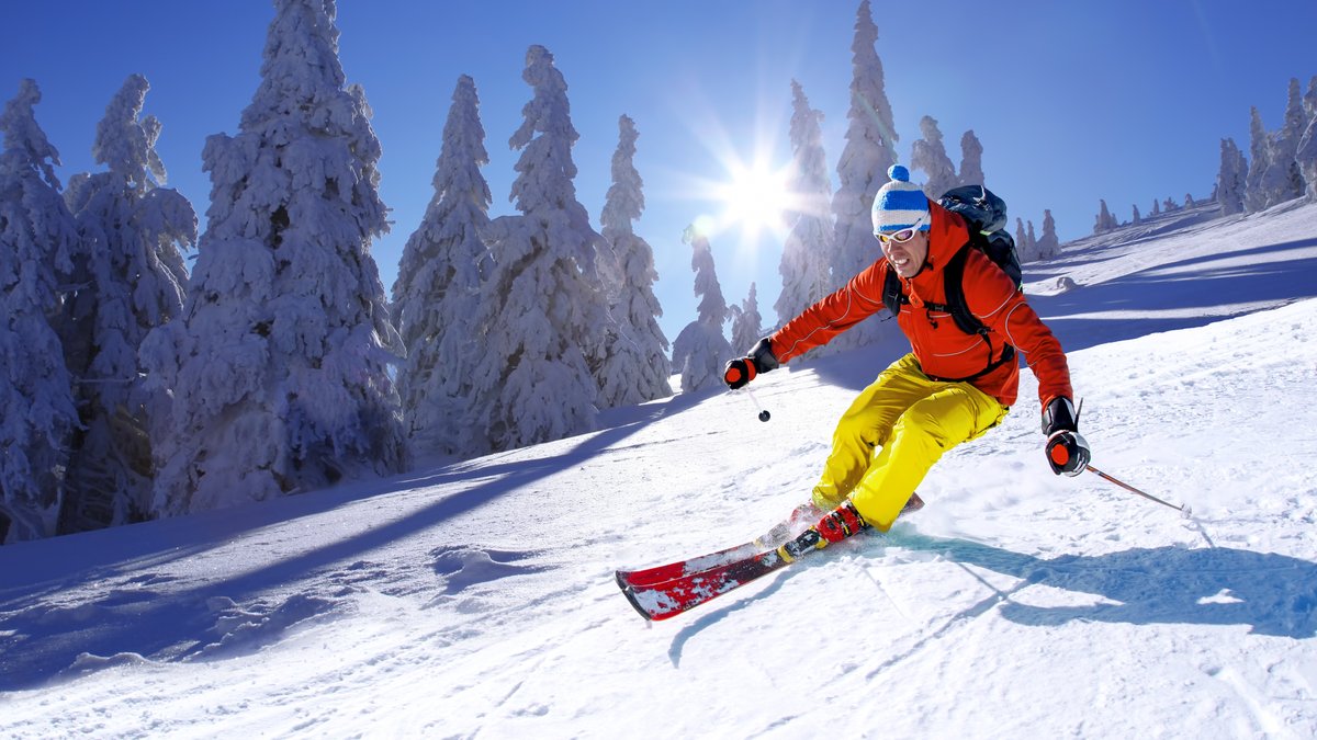 Skifahren ist in Bayern bald wieder einfacher.. © Tomas Marek/Shutterstock.com
