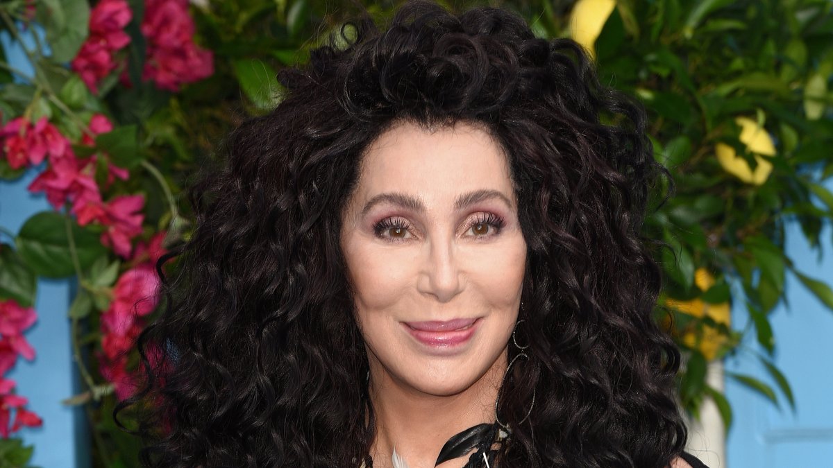 Cher hält sich auch mit 75 Jahren noch fit.. © Landmark Media/ImageCollect