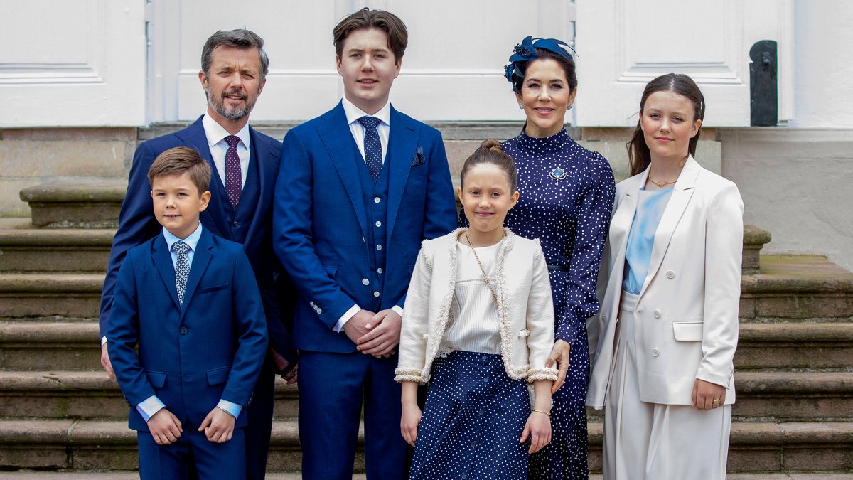 Die dänischen Royals bei der Konfirmation von Prinz Christian im Mai 2021.. © imago images/PPE