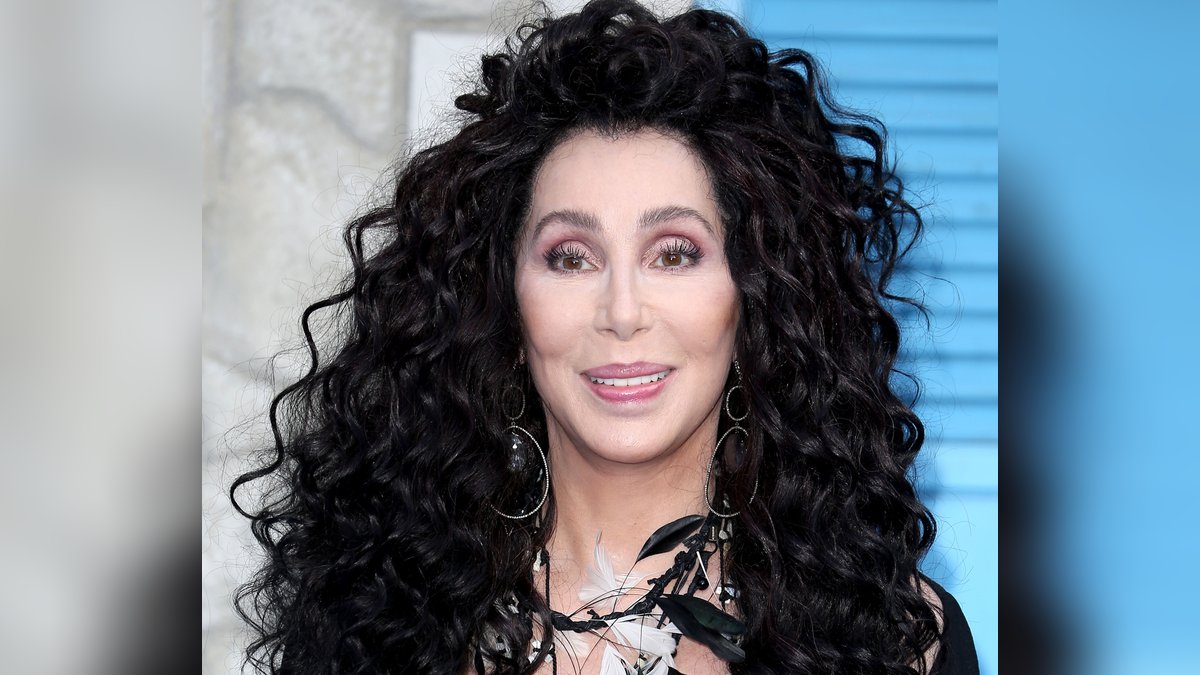 Cher und ihre ikonische schwarze Lockenmähne.. © Cubankite/Shutterstock