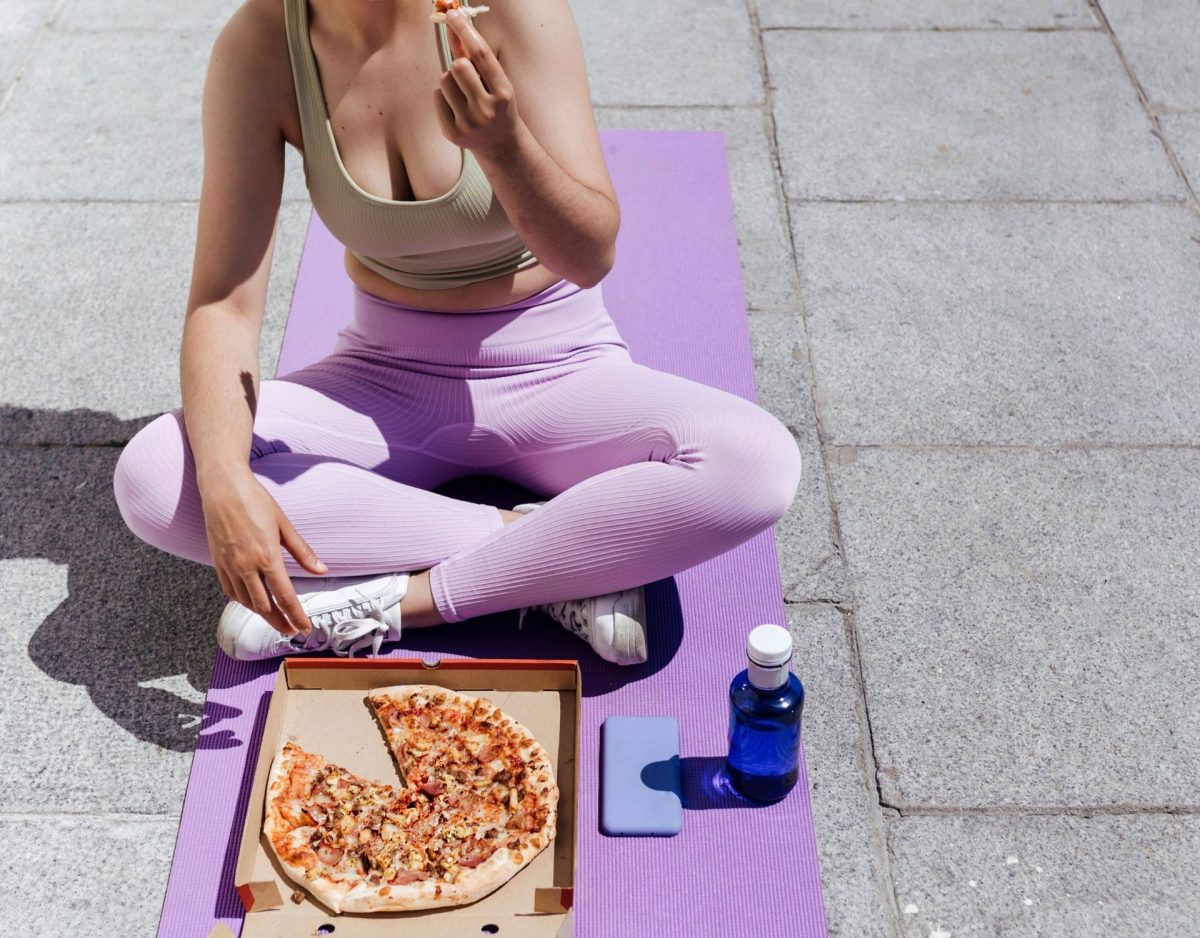 fast food pizza sport lecker frau workout essen