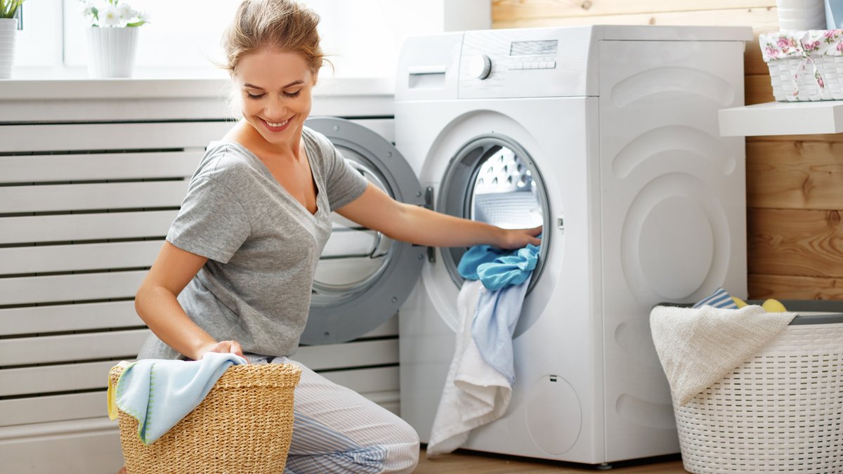 Pro Waschgang verbrauchen moderne Maschinen durchschnittlich 49 Liter.. © Evgeny Atamanenko/Shutterstock.com